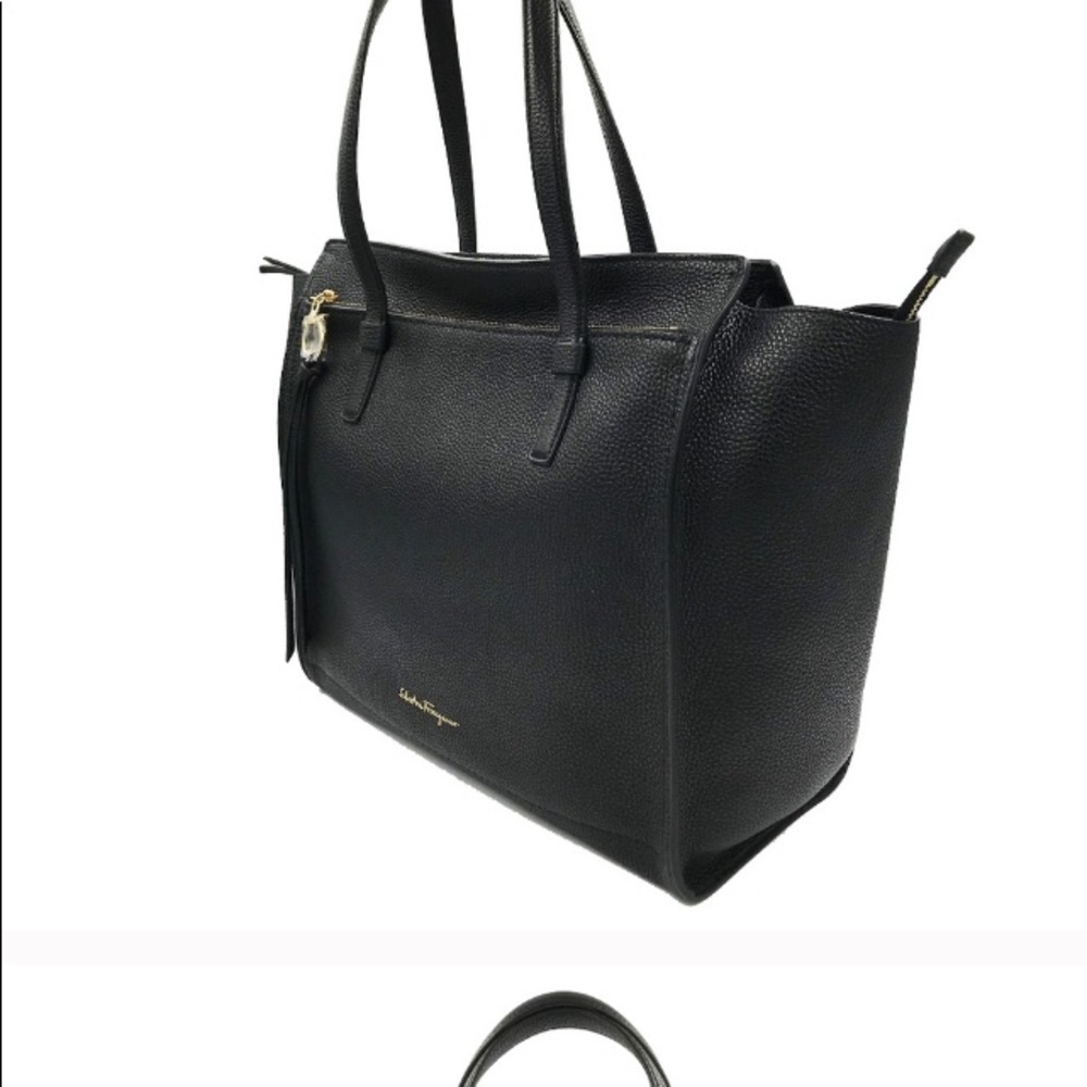 👛🆕 NWT💕HP💕Salvatore Ferragamo Amy Medium!! 👛